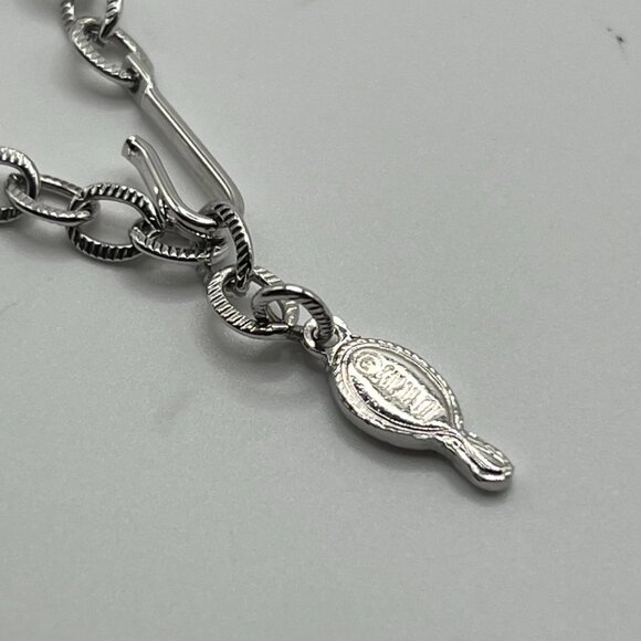 Vintage Sarah Coventry Jewelry. Long silver tone stamped chain. 30” adjustable - Picture 6 of 9